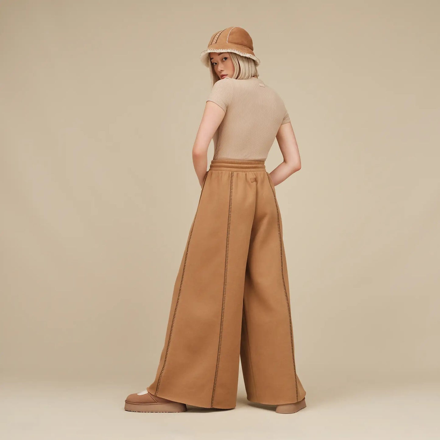 UGG Classic Wide Leg Pant in Chestnut
