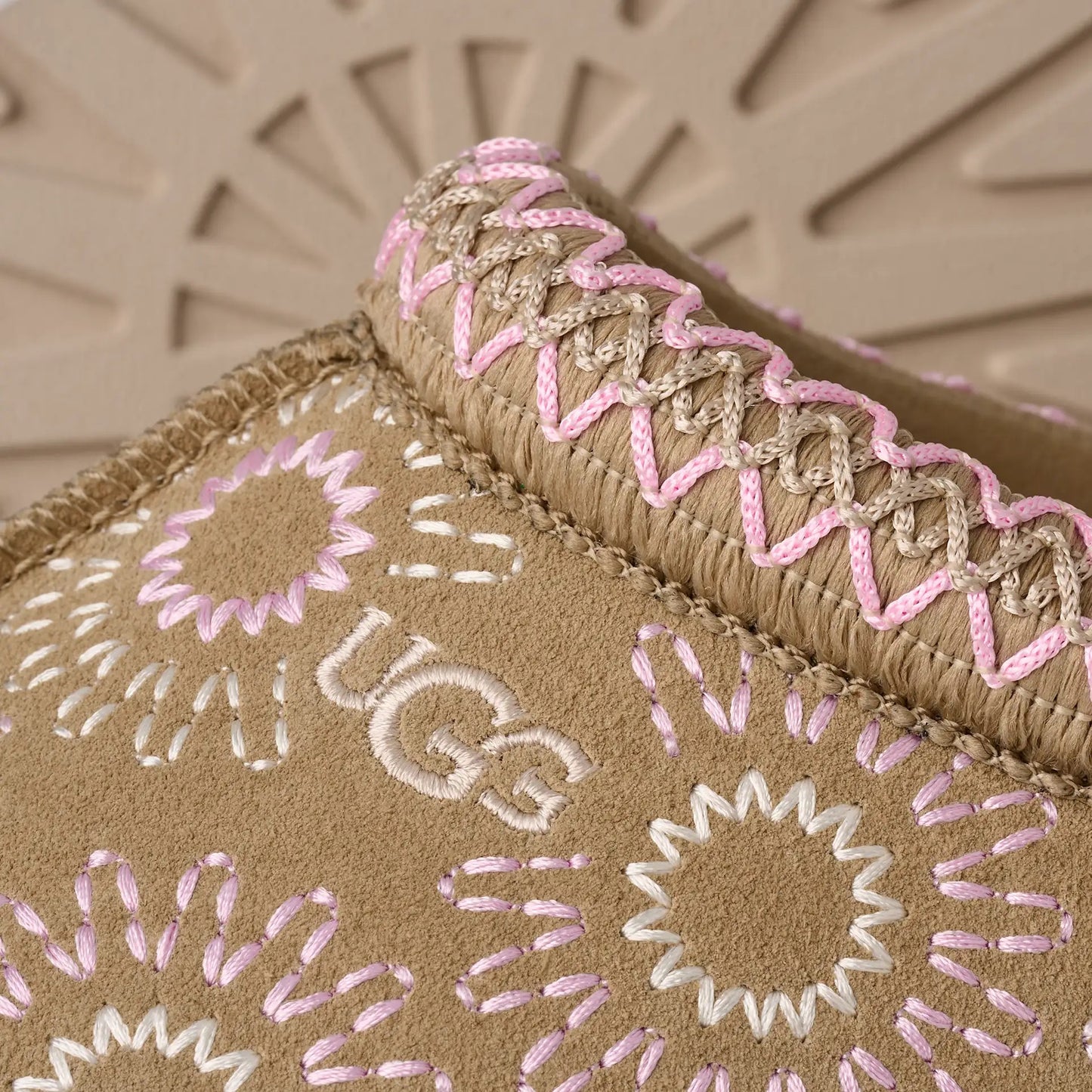 UGG Tazz Sun Stitch in Mustard Seed
