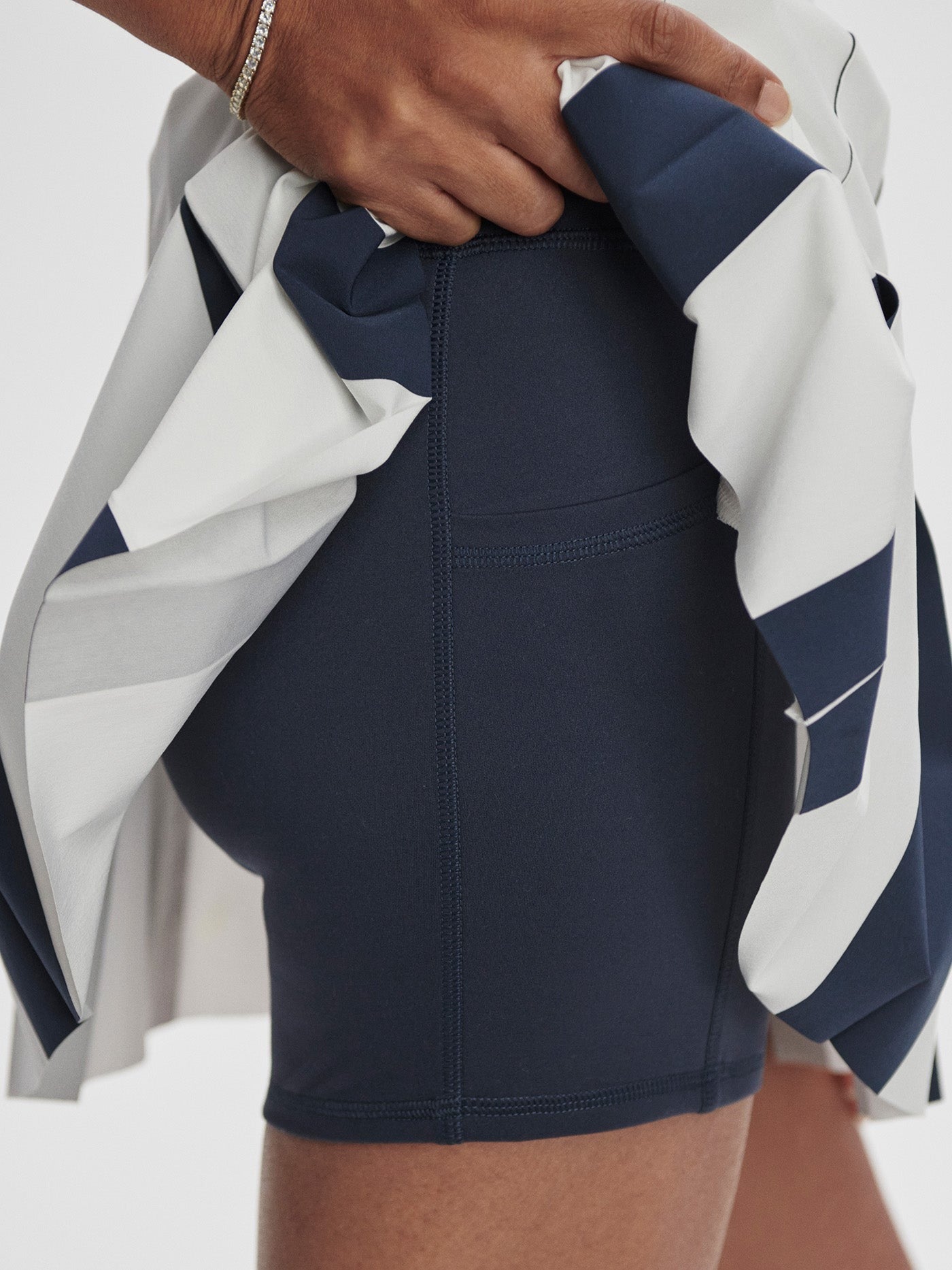 Varley Bronte 2-in-1 Skirt 15.5" in White/Blue Nights