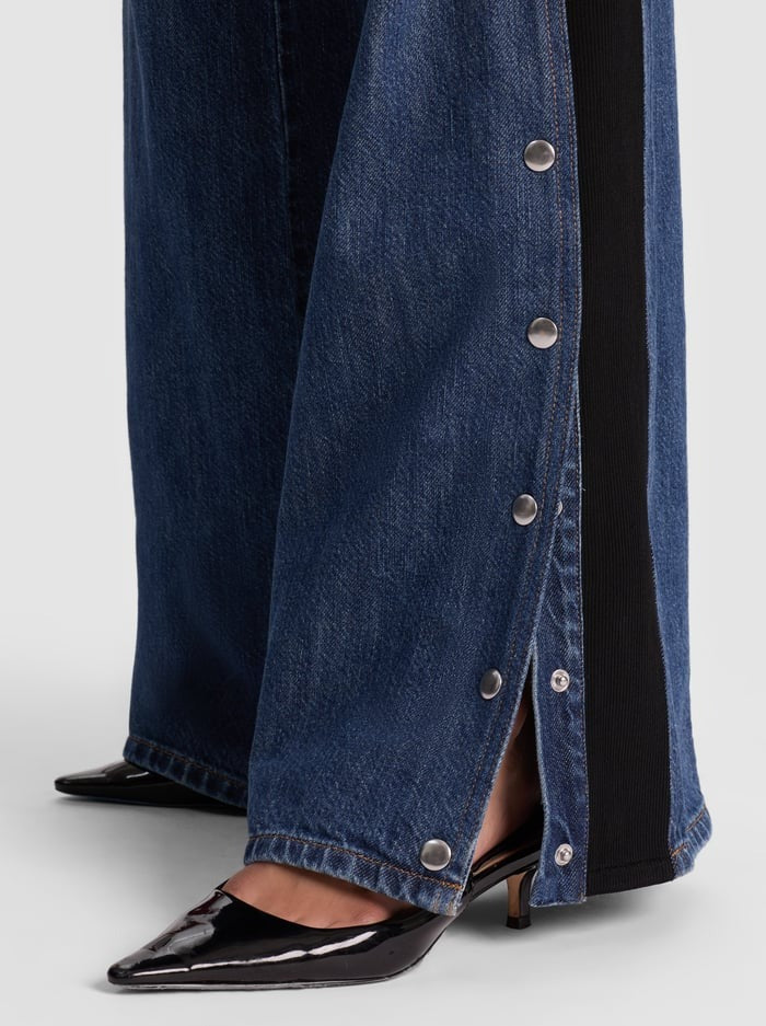 Alice + Olivia Amazing LR Jean w/ Knit Panel in Cambria Vintage