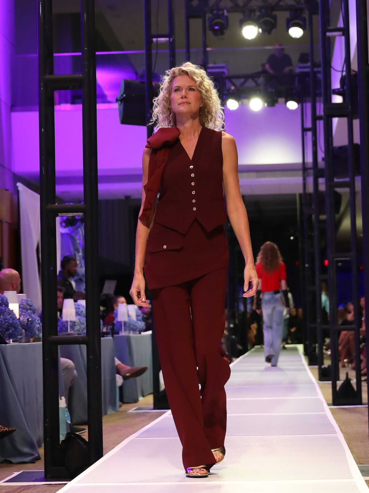 Hellessy Palma Vest in Bordeaux