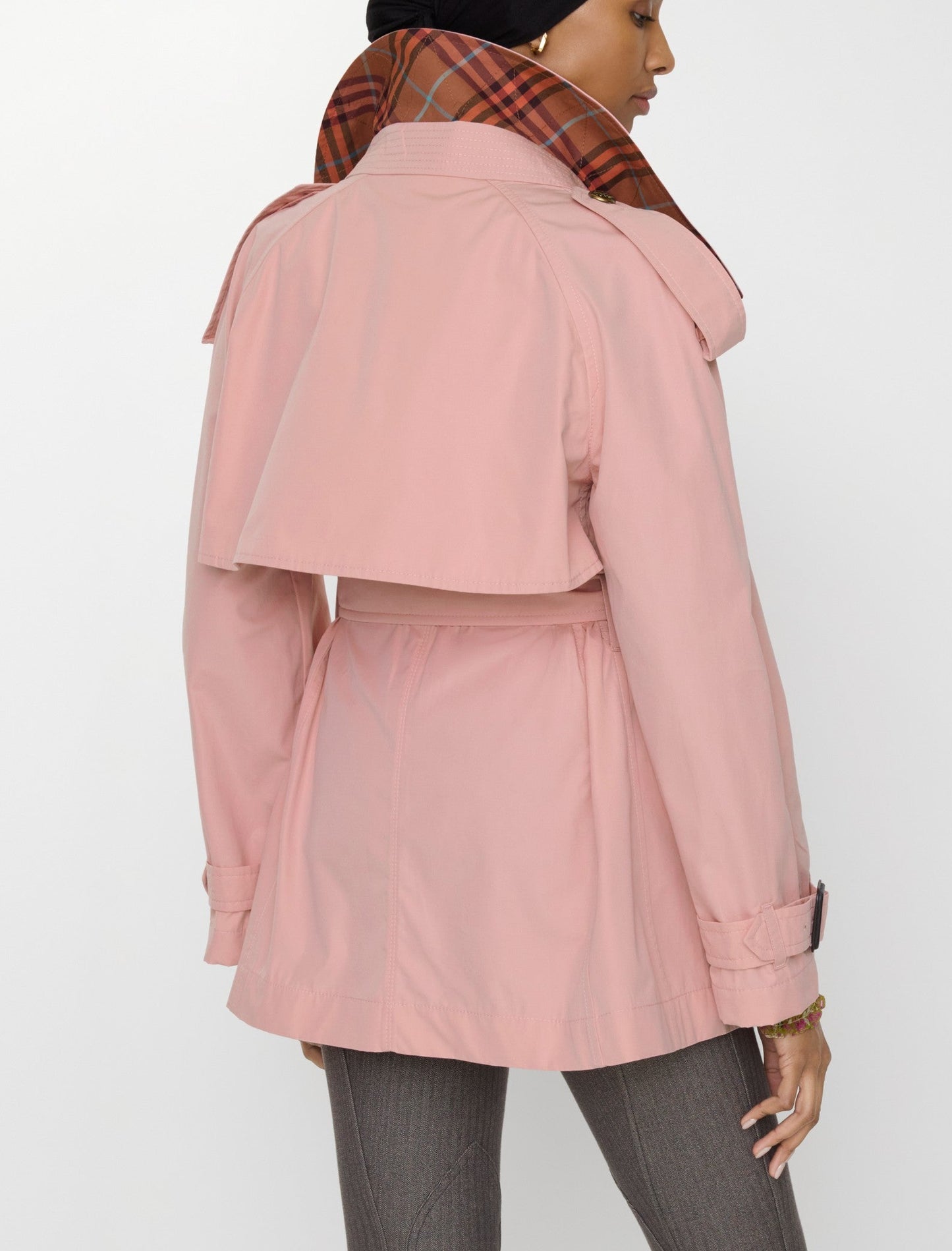 Burberry Short Lightweight Cotton Fitzrovia Trench Coat in Begonia Pink
