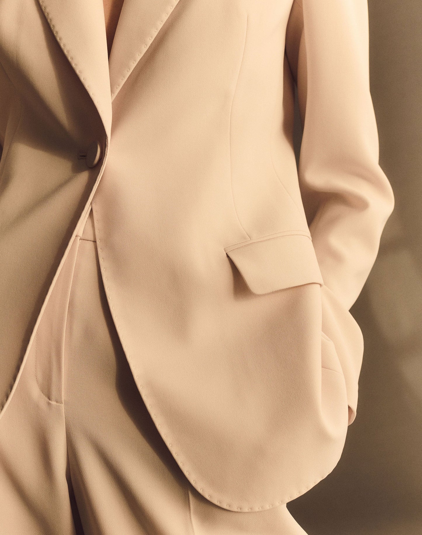 Lafayette 148 Finesse Crepe Peak Lapel Blazer in Raffia
