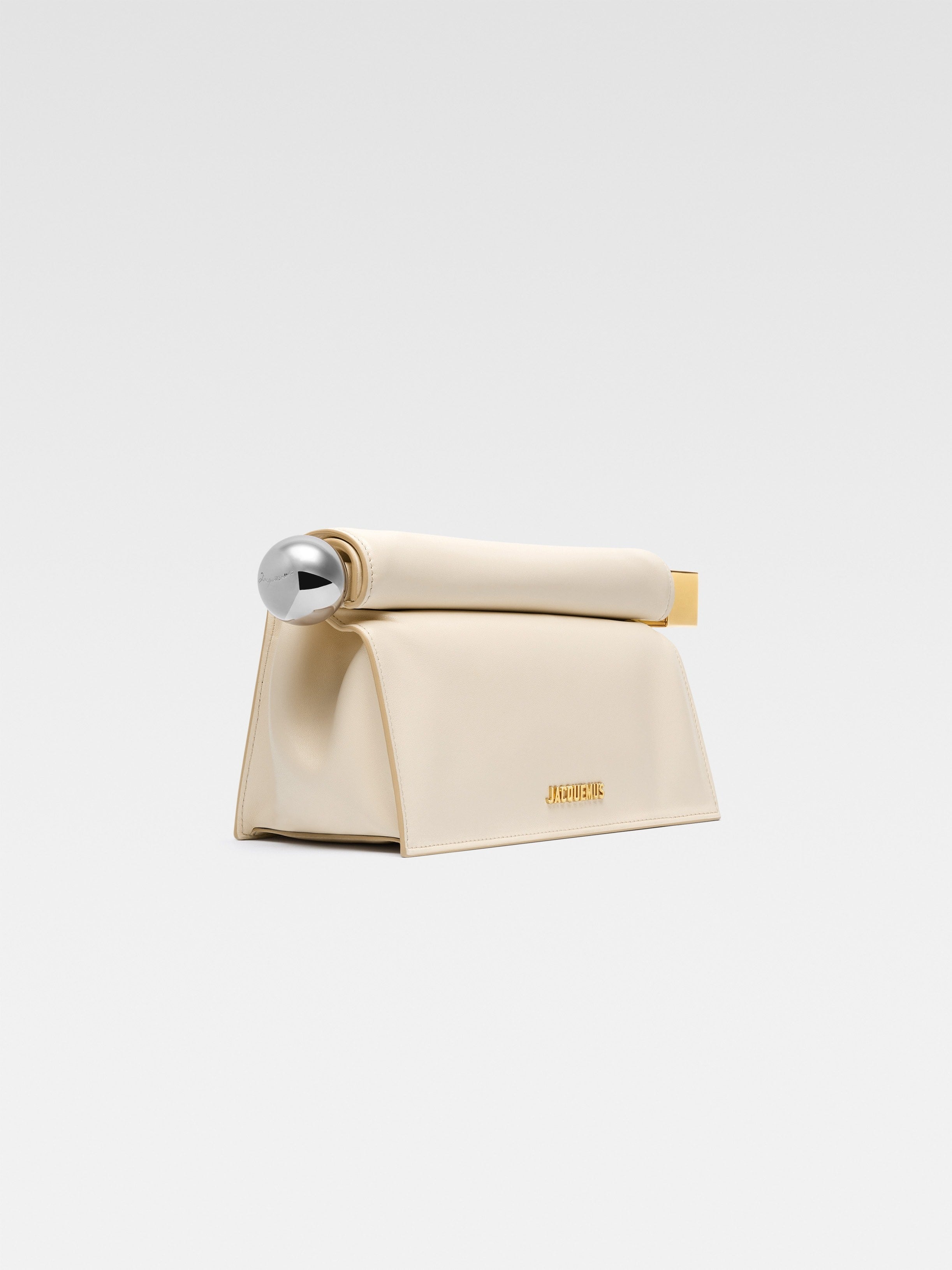 クラッチバッグ La Pochette Ronde Carre Clutch Ivory La Pochette Rond Carre Clutch | SHOP BAZAAR