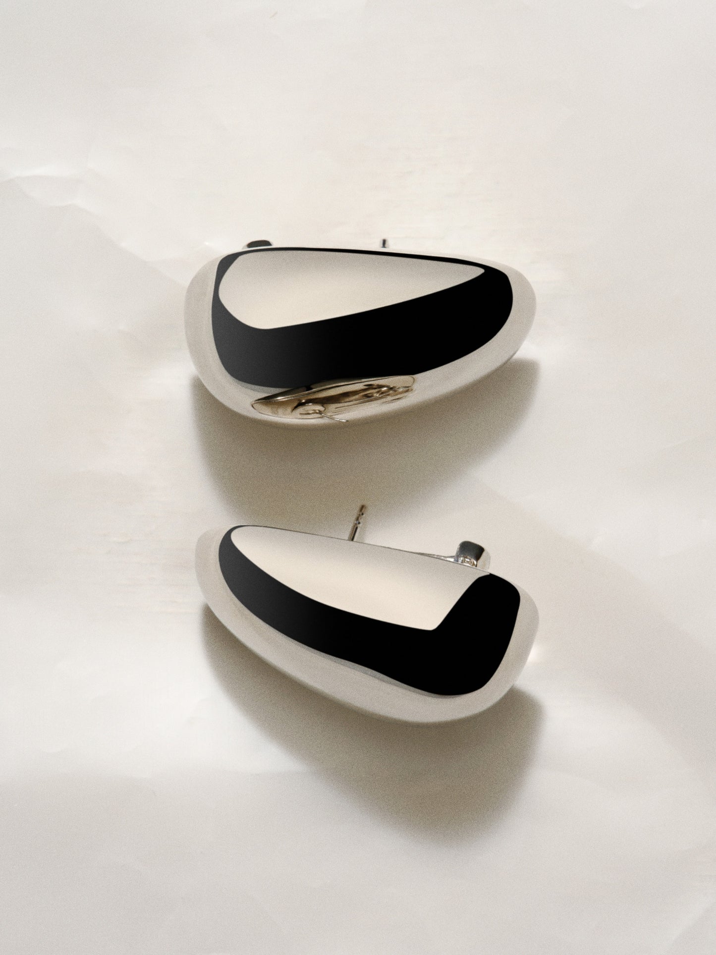 Jacquemus The Curvo Earrings in Silver