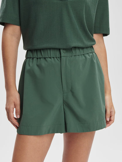 Varley Nila Mid Rise Short in Cilantro