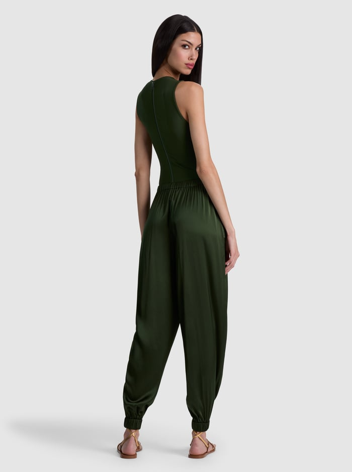 Alice + Olivia Declan Pull On Genie Pant in Dark Fern