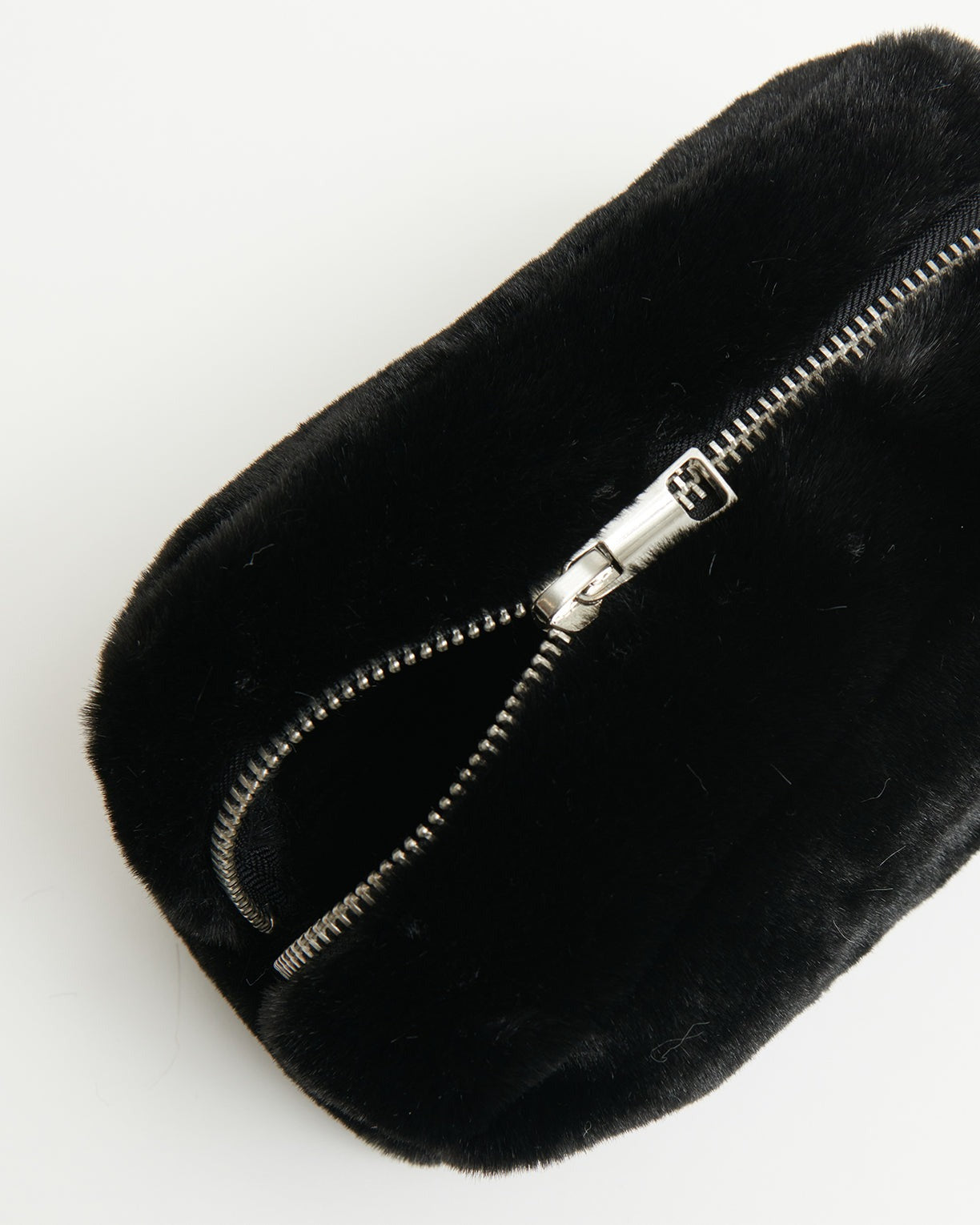 Apparis Noor Pochette in Noir