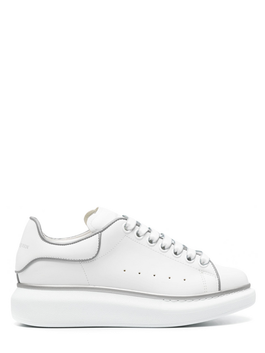 Alexander McQueen Sneaker in White/Silver