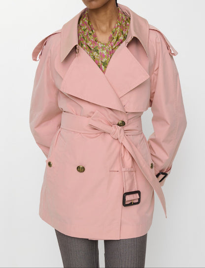 Burberry Short Lightweight Cotton Fitzrovia Trench Coat in Begonia Pink