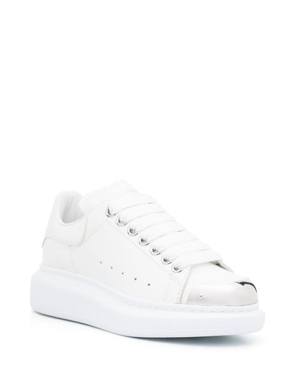 Alexander McQueen Sneaker Pelles in White/Silver