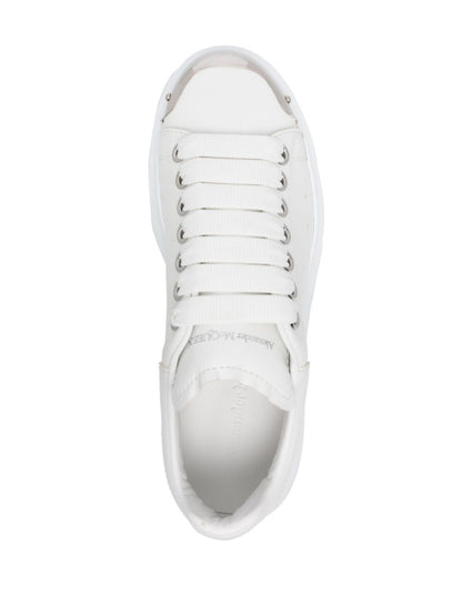 Alexander McQueen Sneaker Pelles in White/Silver